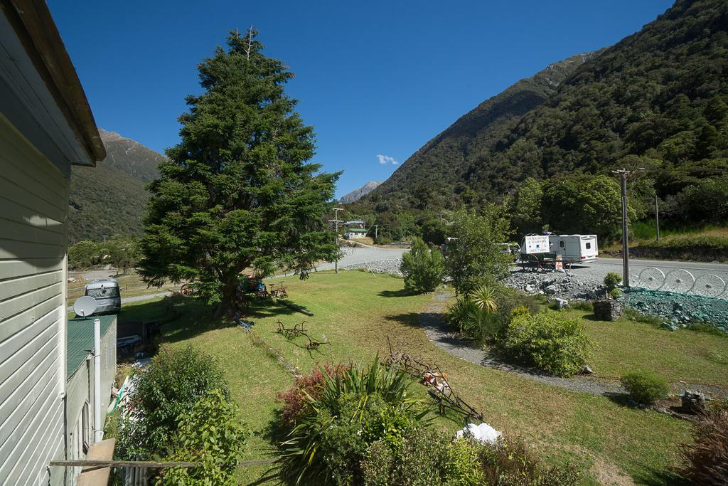 Otira Stagecoach Hotel Exterior photo