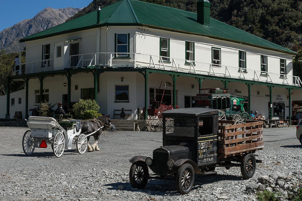 Otira Stagecoach Hotel Exterior photo