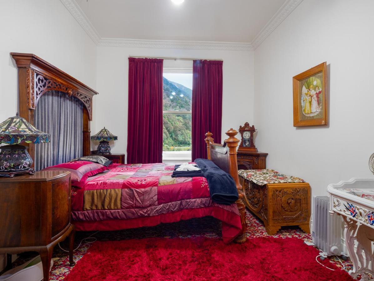 Otira Stagecoach Hotel Exterior photo